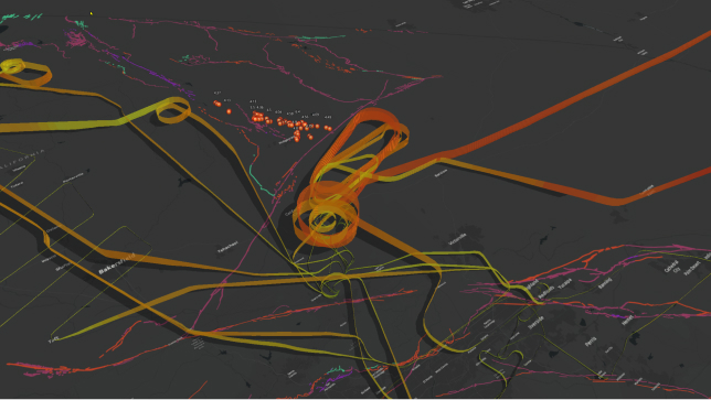 Visualisation 3D des itinéraires de vol et altitude des avions exprimée en plusieurs dimensions avec une série de lignes rouges, vertes et oranges connectées entre elles 
