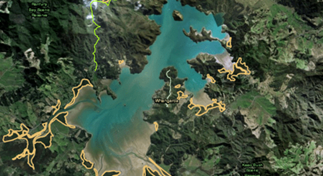 3D-Luftbild mit ausgedehnten grünen Land- und blauen Wasserflächen, auf dem verschiedene Bereiche durch gelbe Linien hervorgehoben sind